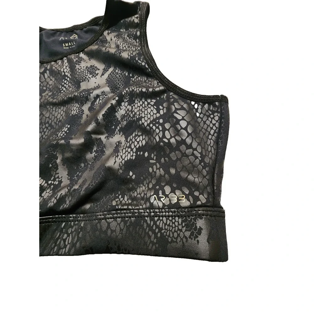 AR-33 Snakeskin Printed Crop Sports Bra Black‎